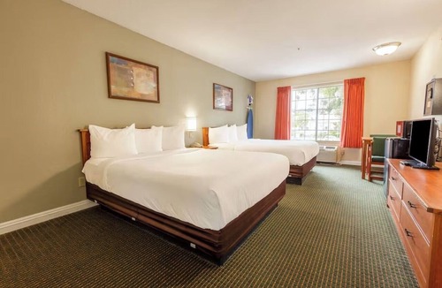 San Clemente Hotel | 4 Rooms | Steps to Beach, Pier & San Clemente Cultural Center | 2 Queen Beds