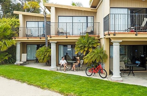 Central Mission Beach Hotel | 4-Star Hotel ∙ Bahia Resort Hotel