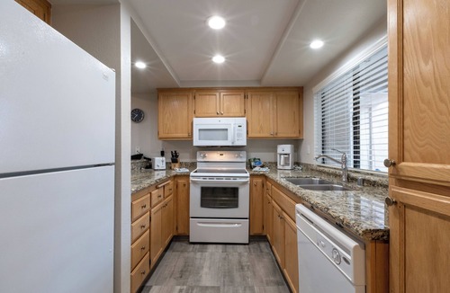 Baristo Hotel | 4 Units w/Kitchen | Pool & Free Parking | Palm Springs Stay