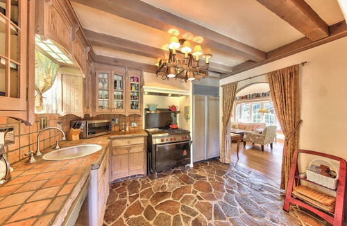 Golden Rectangle House | 4022 Lilacs and Laughter - Old World Charm, Garden