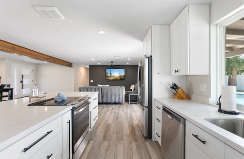 Raskin Estates House | 4BD| Mid Terms Welcome | 31+ Day Stays