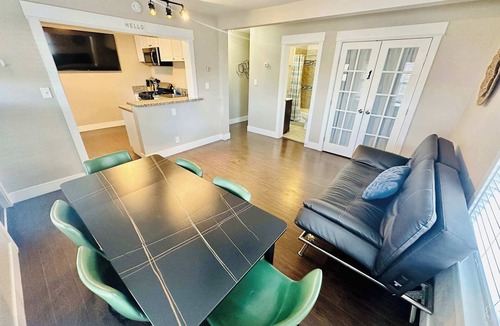Northeast Reno House | 4Bedroom/6 min to Uni/Sleeps12