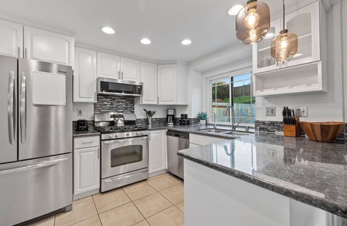 Bay Terraces Apartment | 4BR Oasis with Spa in Bay Terraces