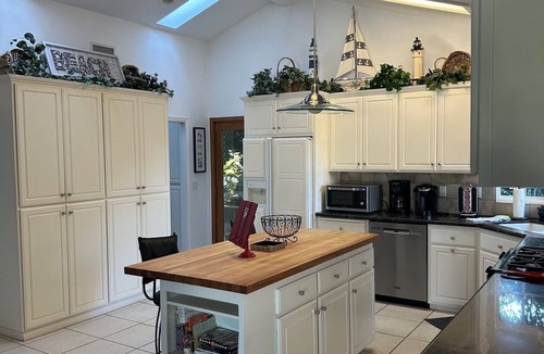 Morro Bay House | 5 Star, Coastal Retreat- Chef’s Kitchen, Spa & Walk to DT- Eco Clean