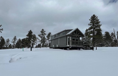 Williams Ski Chalet | 5A Cozy bedroom chalet with Mountain View ,AC and Wi-Fi in Beautiful Williams
