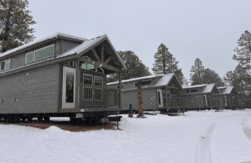 Williams Ski Chalet | 5A Cozy bedroom chalet with Mountain View ,AC and Wi-Fi in Beautiful Williams