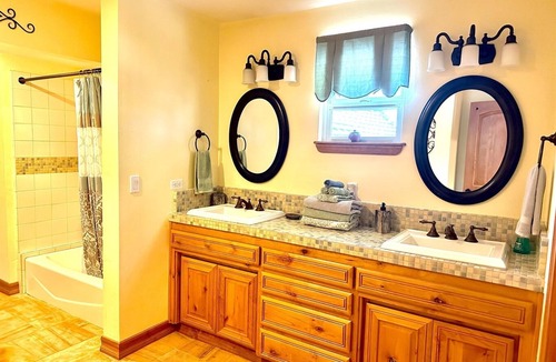 Atascadero House | 5br/3.5ba Estate Sleeps 10 w Pool, Jacuzzi, Playground, Game Room, fire pit
