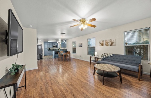 Southeastern Sacramento House | 5BR/3BA Single Story - Near DT Sac, UCD & Sutter