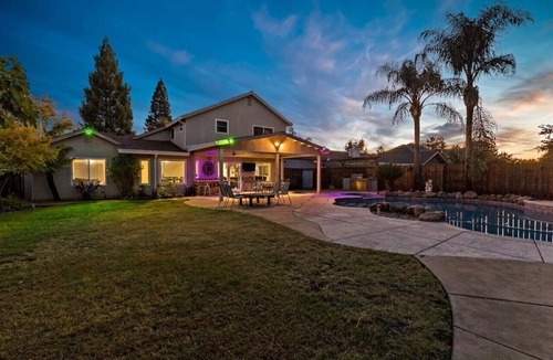 Citrus Heights House | 5BR · Pool · Hot Tub · RV Hookups · Garage
