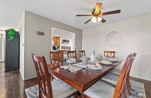 National City House | 5br, Sleeps 10, 3 living rooms, Huge Back Yard