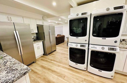 West University House | 6-Bedroom/3-Bath/Sleeps16/Pet OK
