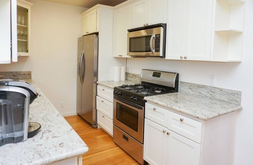 Downtown Condo | 6 Blocks from Beach - Private Locked Room in Great Building & Ideal Location!