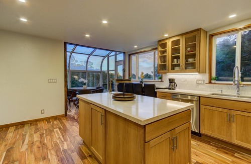 Country Club House | 6BD/4BA Hilltop Home w/Hot Tub, Billiards & Views!