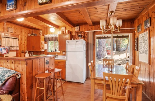 Chamberlands House | 7 minute walk to beach | Chambers Landing Chalet