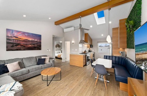 Ocean Beach Apartment | 7BD Family, Event Friendly 5min 2 Beach, Boardwalk