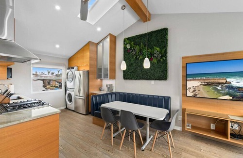 Ocean Beach Apartment | 7BD Family, Event Friendly 5min 2 Beach, Boardwalk