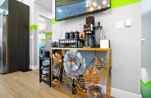 NoHo Arts District House | A. 3BR NoHo Pad 15m to Universal + Patio + Grill + Parking