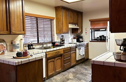 Phoenix Lake-Cedar Ridge Cabin | A family friendly cabin nestled in the Stanislaus National Forest