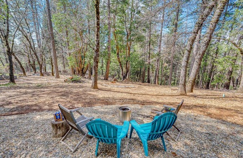 Glencoe House | A-Frame Cabin w/EV Charger, Arcade & Vinyl Lounge