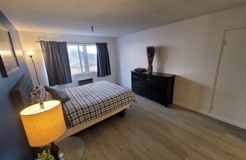 Beverly Hills Hotel | (A13) Cozy 1 Bedroom Studio with Private Bath