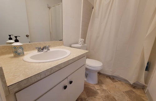 Beverly Hills Hotel | (A17) Lovely Queen Bed Hotel Style