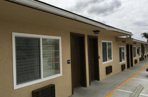 College East Hotel | Ace Budget Motel
