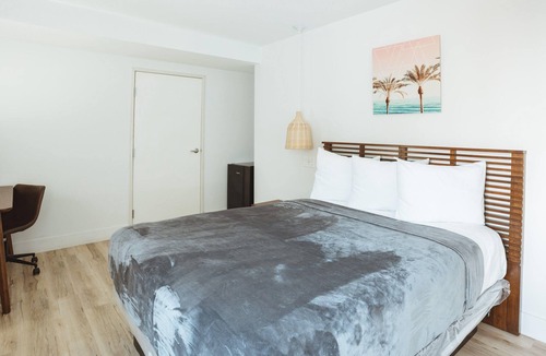Belmont Shore Hotel | ADA - Deluxe Room, 1 Queen Bed, Accessible Non Smoking