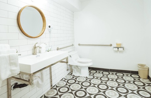 Belmont Shore Hotel | ADA - Deluxe Room, 1 Queen Bed, Accessible Non Smoking