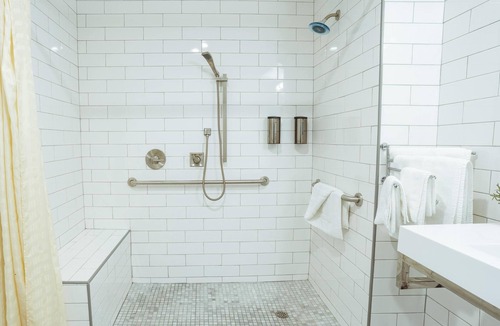 Belmont Shore Hotel | ADA - Deluxe Room, 1 Queen Bed, Accessible Non Smoking