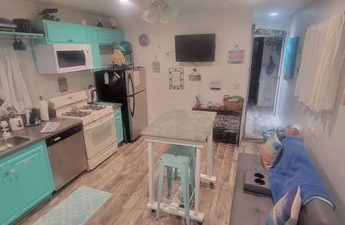 East Side Capistrano House | Adorable Beach House 1/2 mile from the Beach