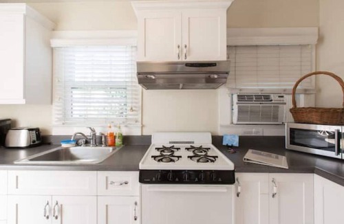 Venice Cottage | Adorable Cape Cod Cottage, Venice Beach, LA
