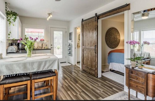 Siskiyou-Hargadine Historic District Cottage | Adorable downtown cottage, one block from OSF and Lithia Park
