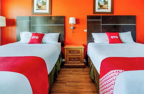 Ridgecrest Hotel | Affordable Base for Exploring Ridgecrest - 4 Rooms Perfect for Group Travels!