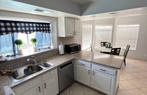 Las Vegas House | Affordable VILLA ROSA, nice pool, near Vegas Blvd.