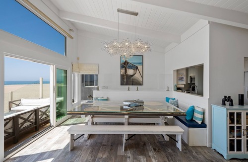 Silver Strand House | Airy Silver Strand Beachfront Retreat- with large deck and spa!