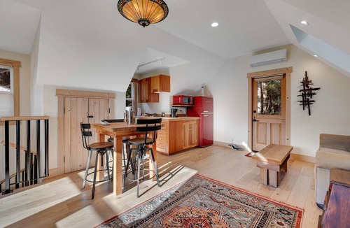 Little River House | Albion Getaway - Ridge Views, Hiking & Game Lounge