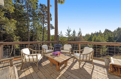 Little River House | Albion Getaway - Ridge Views, Hiking & Game Lounge