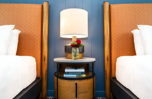 Mammoth Lakes Hotel | Alpine Room with Private Parking, Steps from Mammoth Mountain & Ski Trails