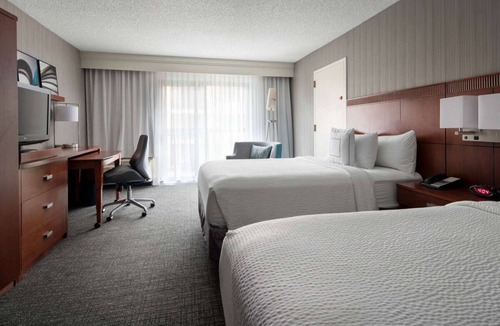 El Segundo Resort | Always a Great Idea To Unwind! Close to El Segundo Beach, Pets are Allowed