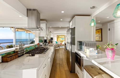 Coast Royal House | Amazing Ocean Views, Walk To Beach, Great Reviews