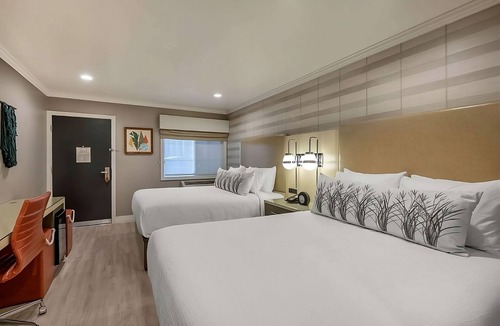 Old Town House | Amazing Stay! Four Great Units /8 Queen Beds, Central Location, Free Parking