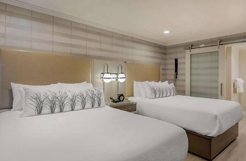 Old Town House | Amazing Stay! Four Great Units /8 Queen Beds, Central Location, Free Parking