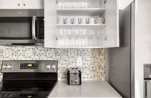 Studio City Apartment | Amazing Studio City 2BR w/Pool, Gym & W/D, nr Olive Ave, by Blueground