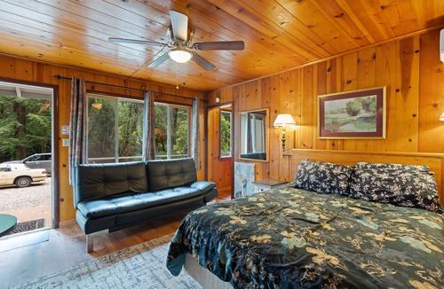 Boulder Creek Hotel | Ameer - room Masoods Lodge