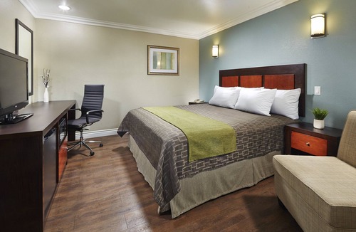 Downey Hotel | American Inn