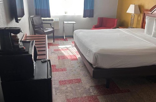 Hayward Cabin | Americas Best Value Inn Hayward