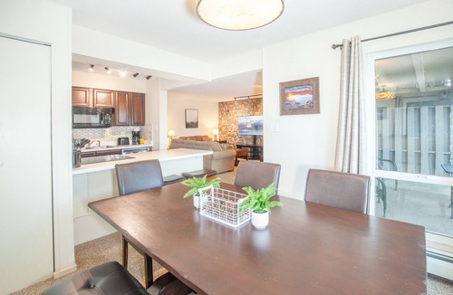 Dillon Condo | Amphitheater | Pool, Hot Tubs & Lake