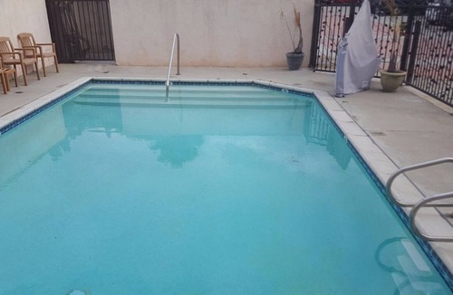 Duarte House | An affordable hotel near City of Hope medical center!