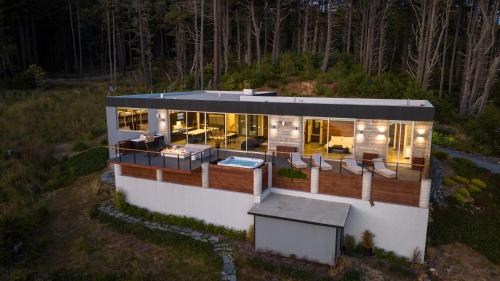 Gualala House | Anchor Cove - Oceanfront, Hot Tub & Fireplace