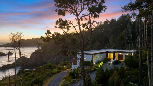 Gualala House | Anchor Cove - Oceanfront, Hot Tub & Fireplace